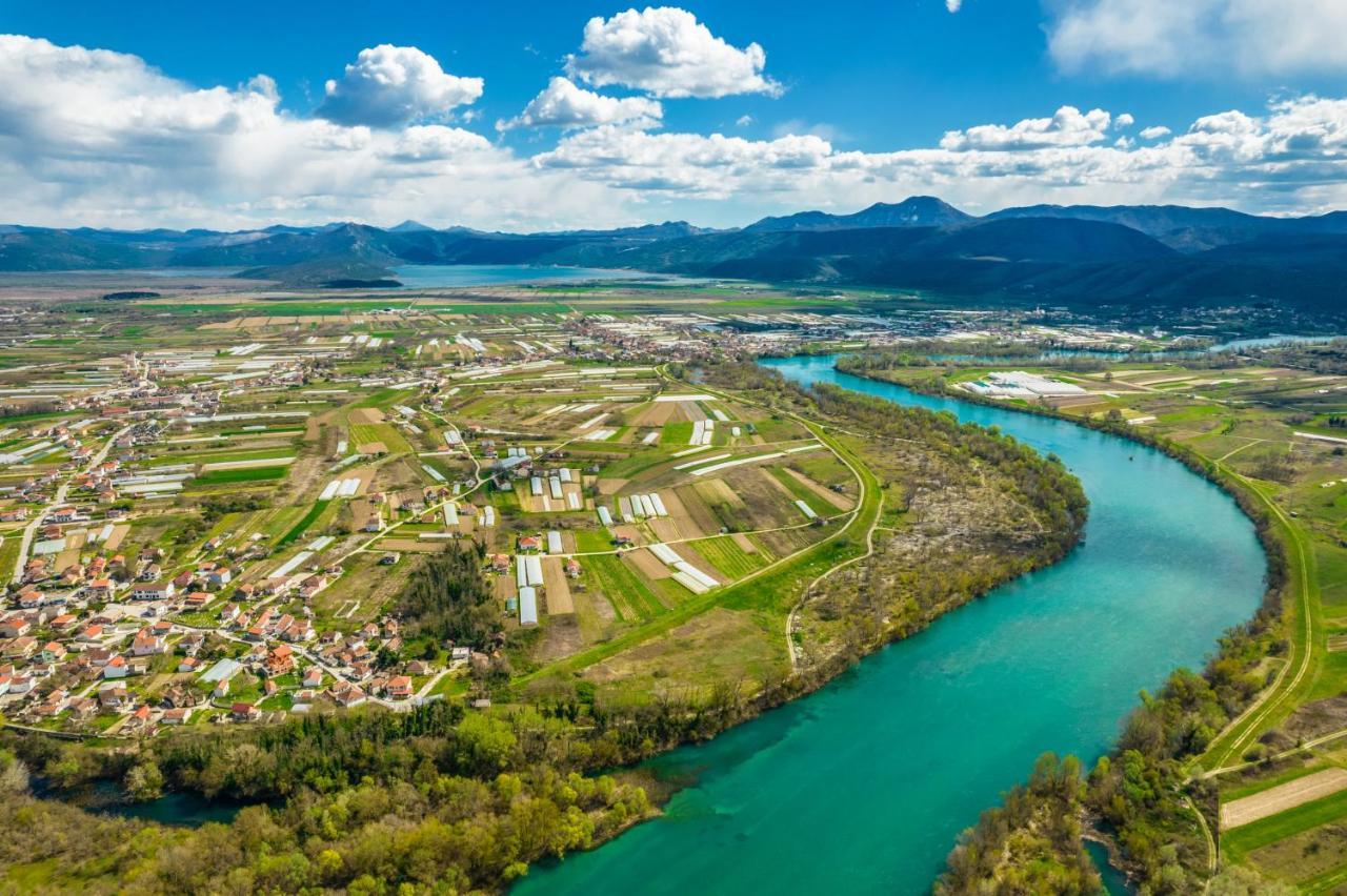 Guesthouse Four Rivers ชาพลินา ภายนอก รูปภาพ